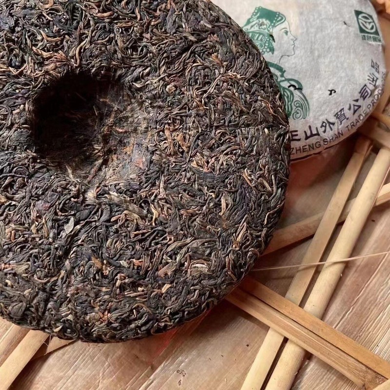 Pu-Erh tea,2003,易武山春尖女兒貢茶 Yiwu Mountain Spring -tip Daughter Gong Tea,357g,Raw gallery