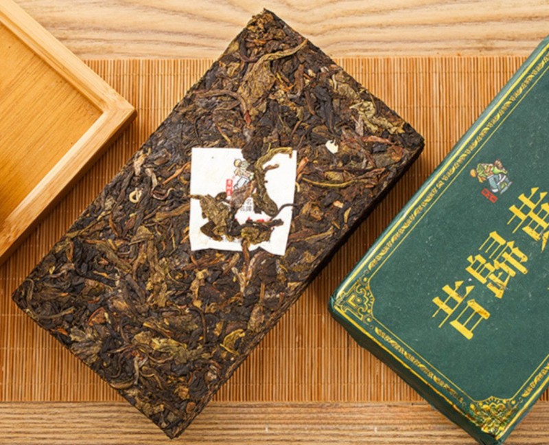 1000g Authentic Yunnan Ancient Tree 2018 Huangjin Leaf Pu'er Tea Raw Tea Bricks gallery