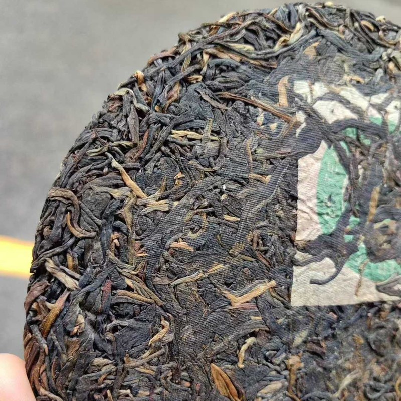 2004 Spring Ming Tea Factory Banzhang “Big Cabbage” Raw Pu-erh Cake 357g gallery