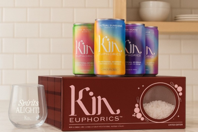 Kin Euphorics Adaptogens Spritz 8 oz 4 Pack Holiday Edt. Sugar Rim Packet Glass