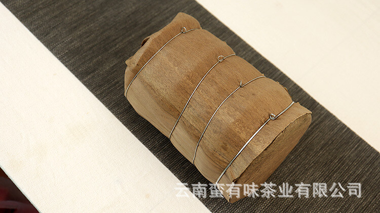 100g Yunnan Menghai Ripe Pu'er Tea Golden Needle White Lotus Ripe Cake Palace gallery