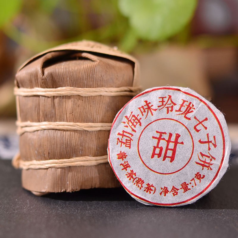 Aged 2017 Ripe Puerh Mini Tea Cakes 588g – Menghai Flavor – Gift Bamboo Basket