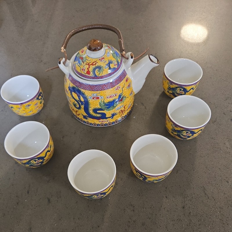 Traditional Textured Japanese Tea Set Teapot With Screen and Top and 6 Cups