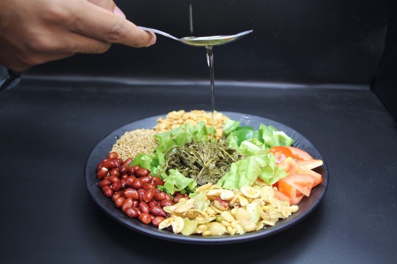 Fermented Tea Leaf & Assorted Crunchies_Uniquely Burma Lahpet Thok Combo (1.0kg) gallery