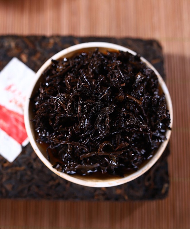 2017 Haiwan Old Comrade Made Good Tea for Everyone Pu-erh Pu'er Brick Ripe 250g gallery
