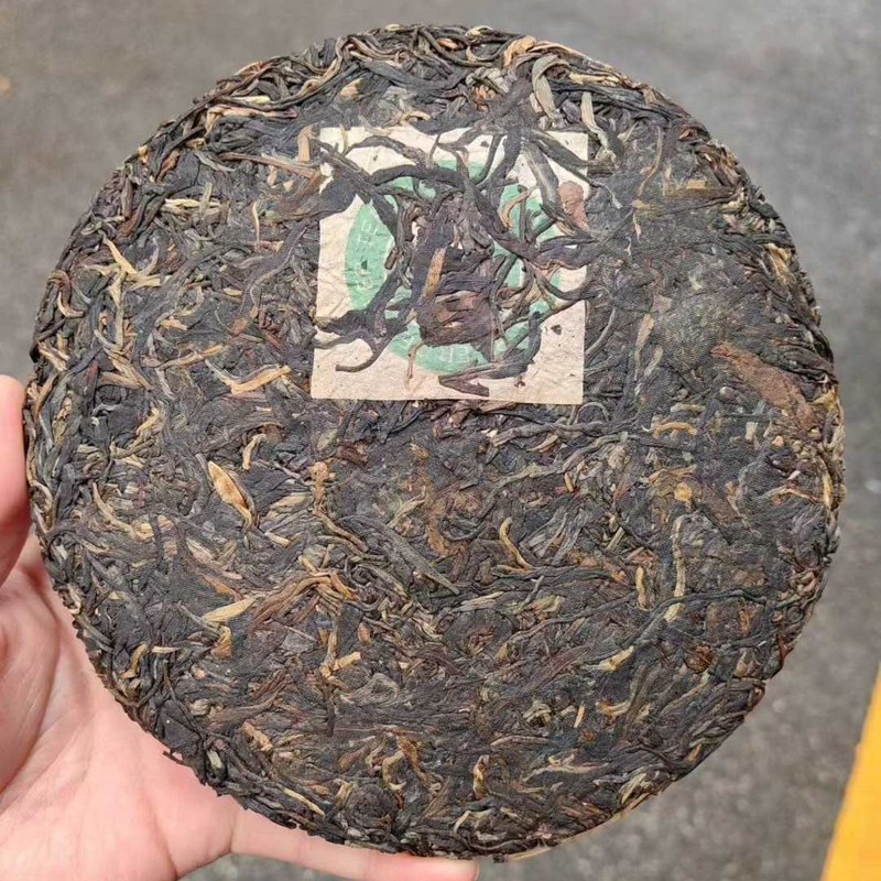 2004 Spring Ming Tea Factory Banzhang “Big Cabbage” Raw Pu-erh Cake 357g gallery