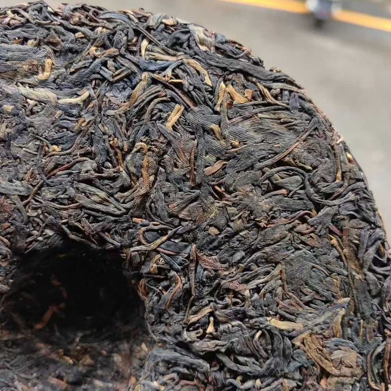 2004 Spring Ming Tea Factory Banzhang “Big Cabbage” Raw Pu-erh Cake 357g gallery
